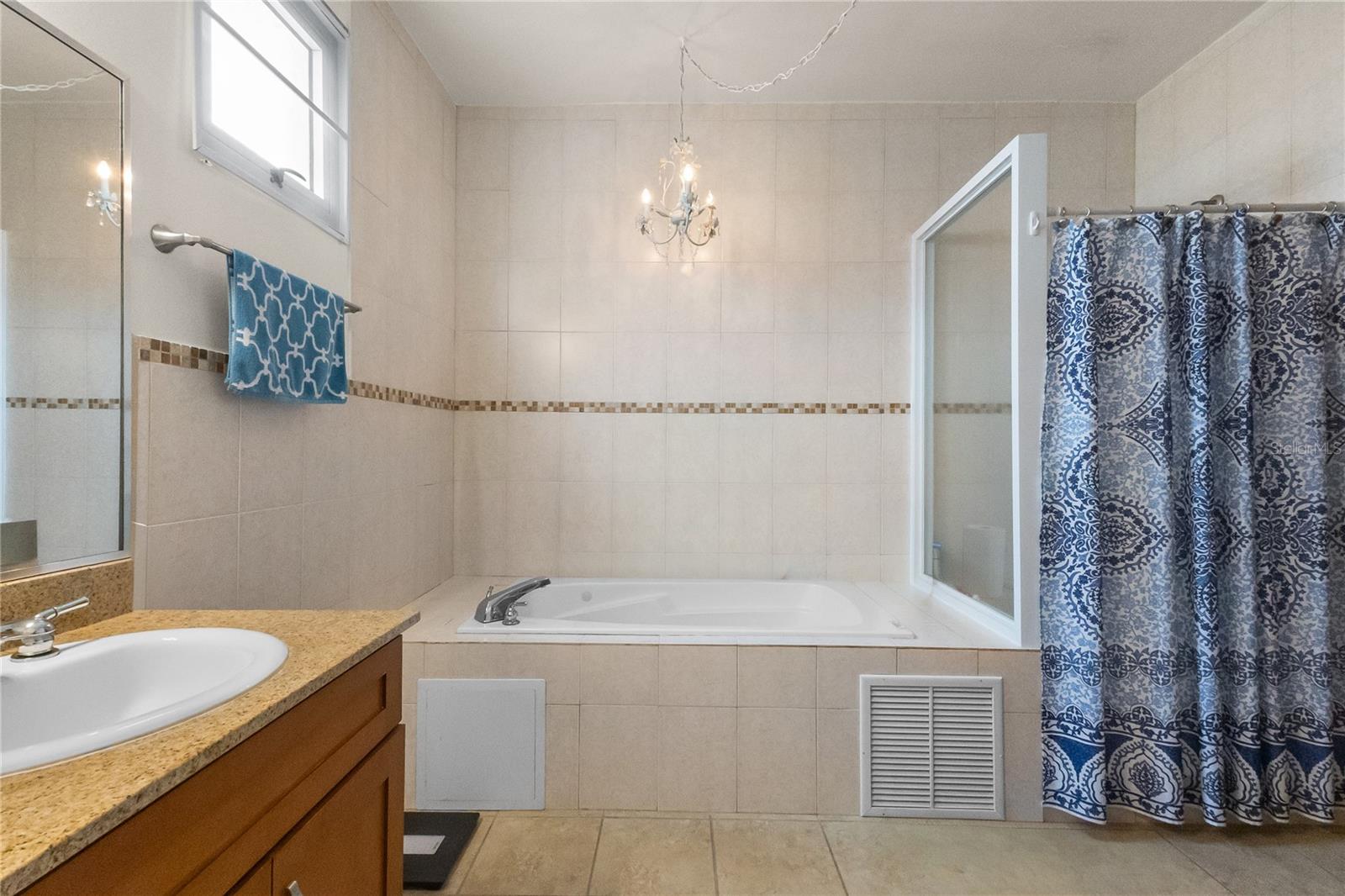 HARBOUR LAKES - Residential