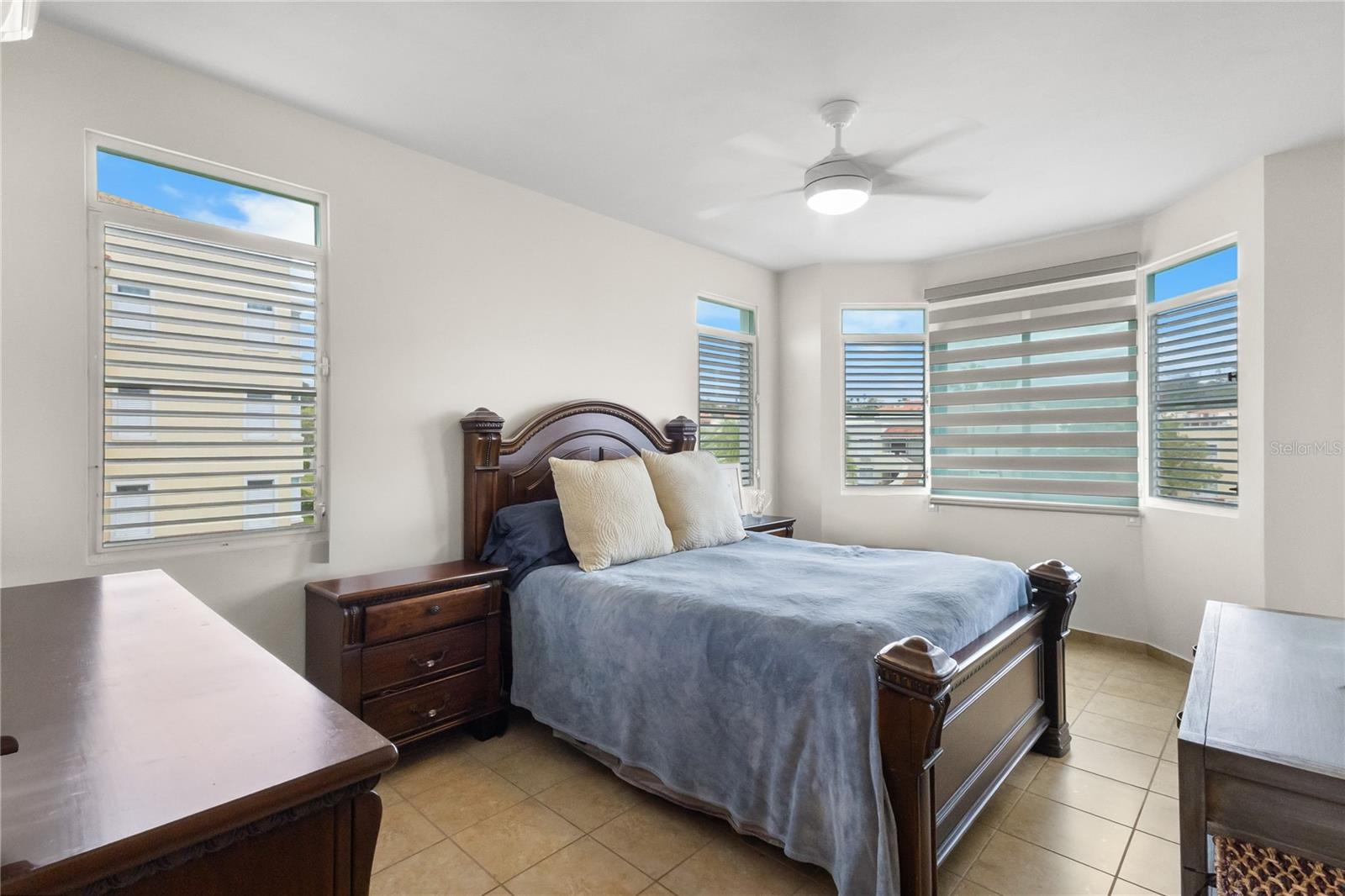 HARBOUR LAKES - Residential