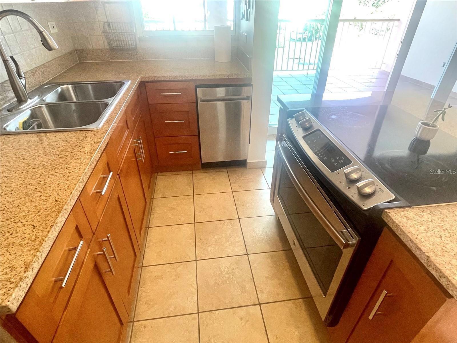 HARBOUR LAKES - Residential