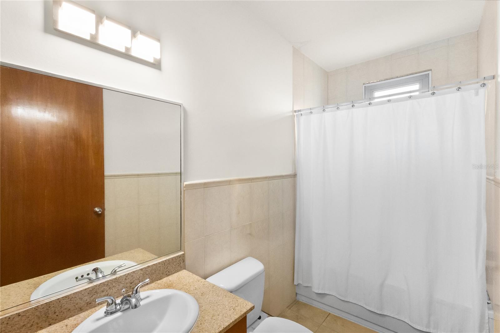 HARBOUR LAKES - Residential