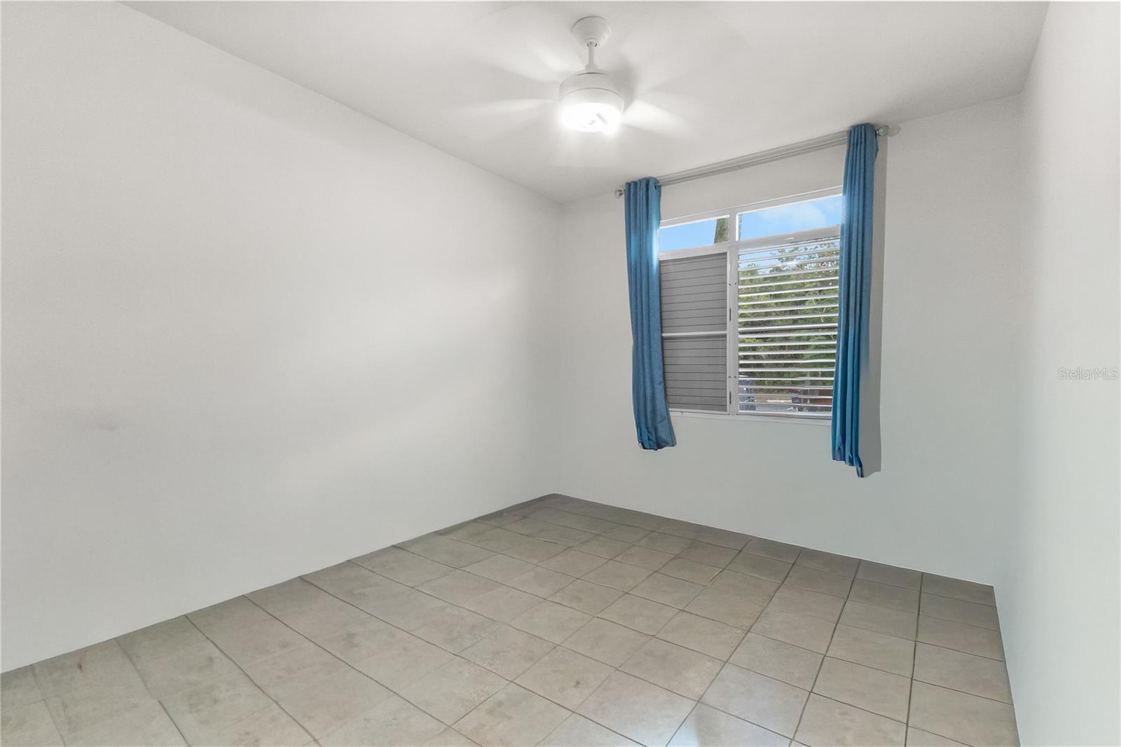 HARBOUR LAKES - Residential