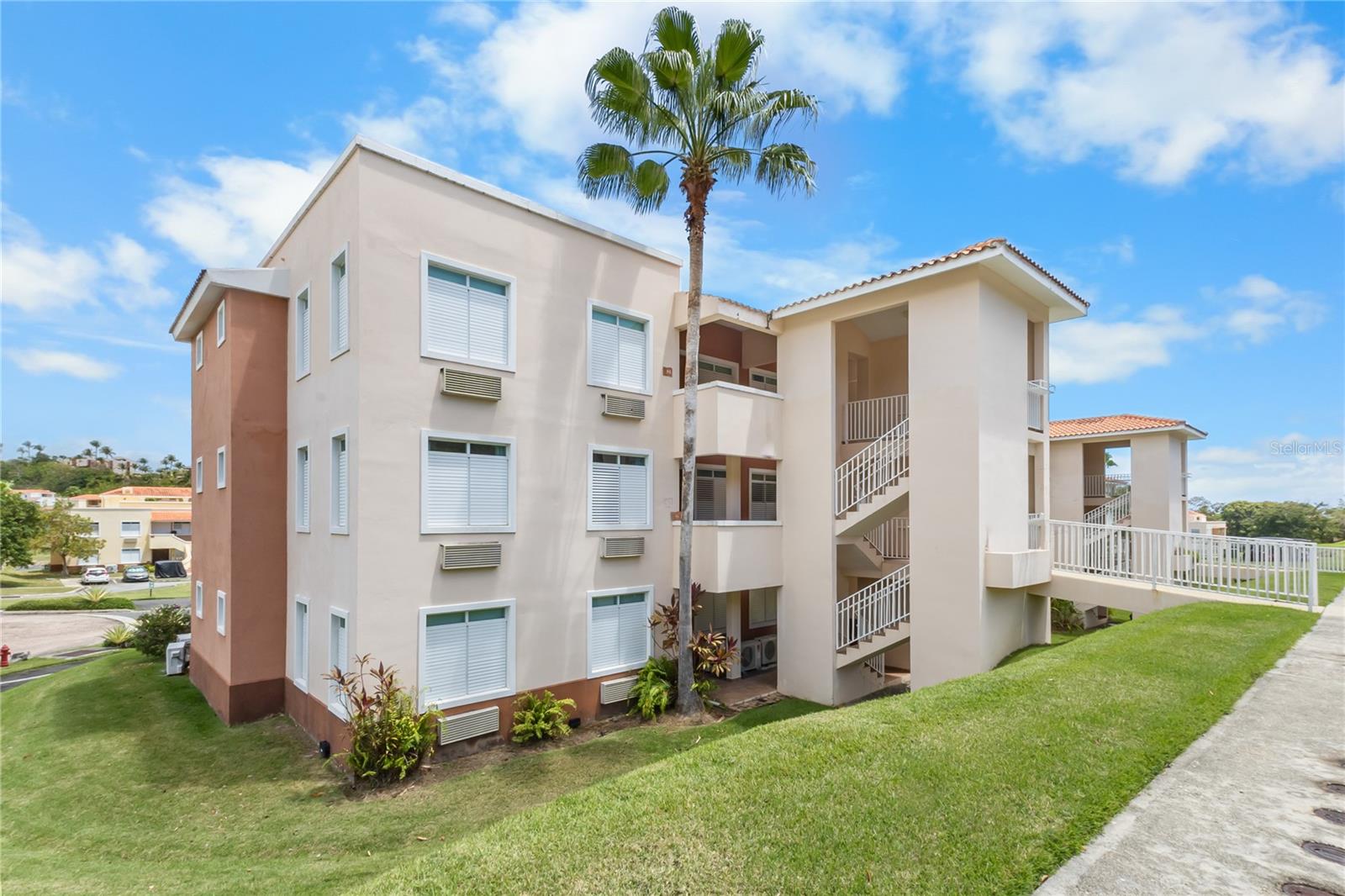 HARBOUR LAKES - Residential