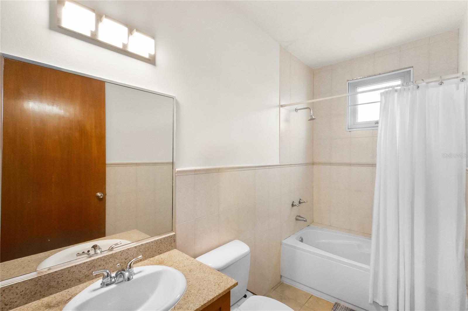 HARBOUR LAKES - Residential