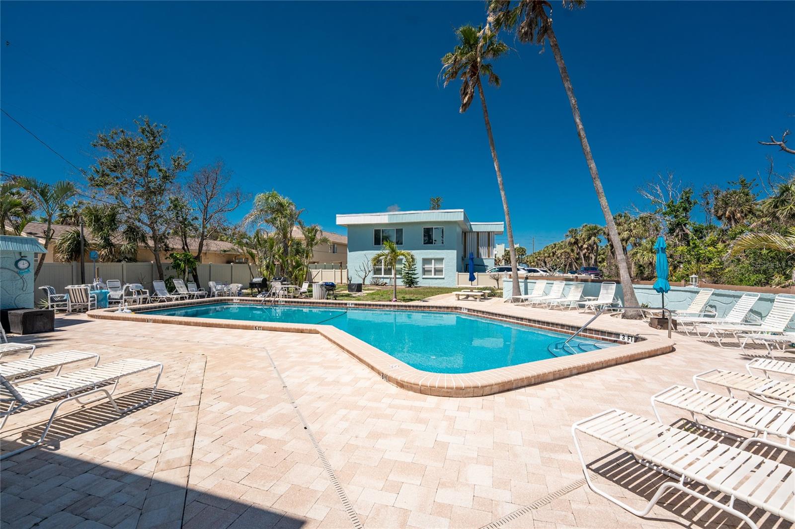 TIKI APTS BLDG 01 - Residential