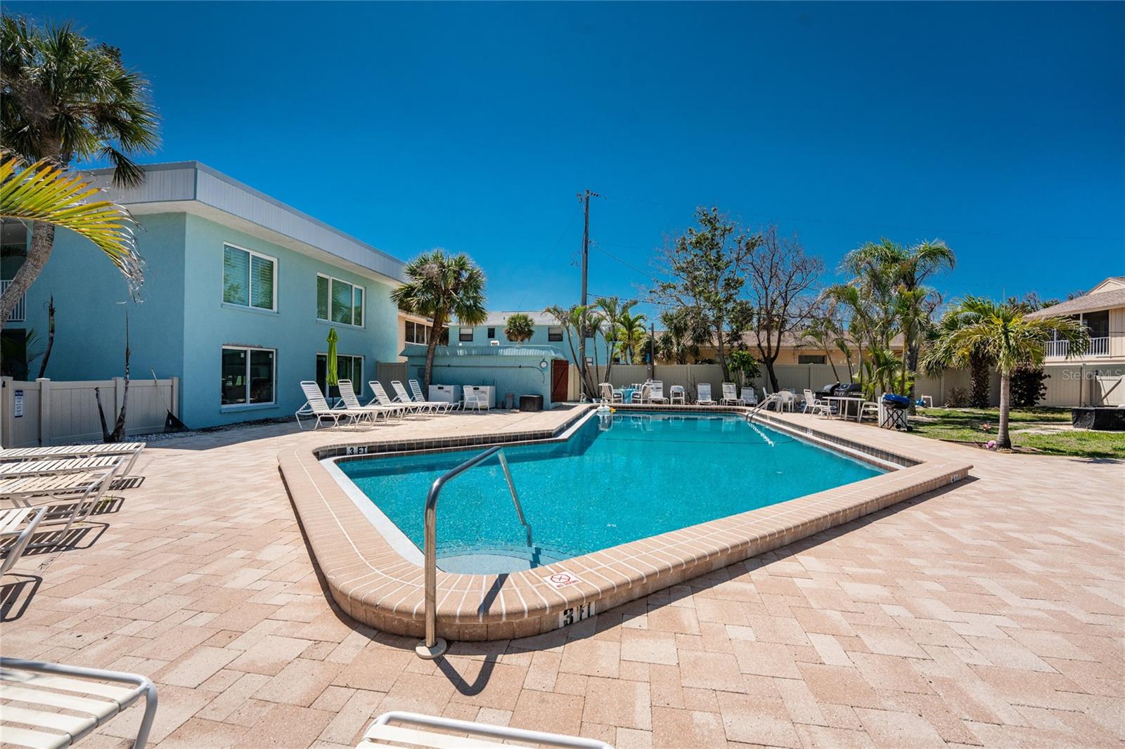 TIKI APTS BLDG 01 - Residential