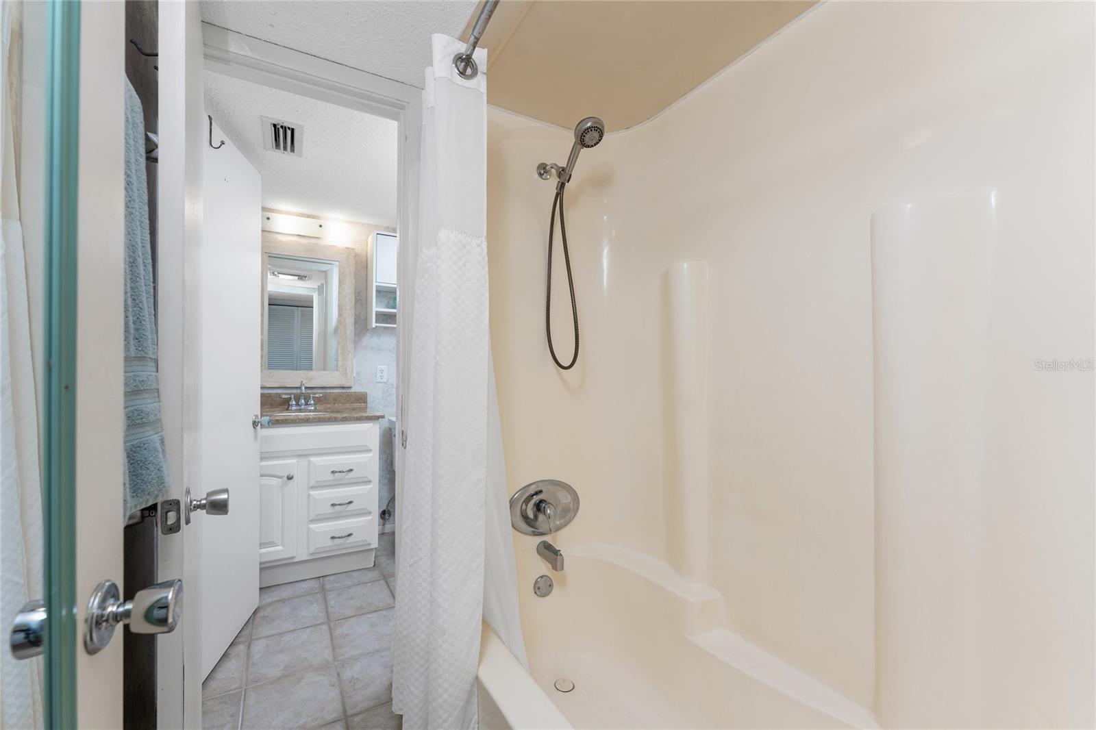 TIKI APTS BLDG 01 - Residential