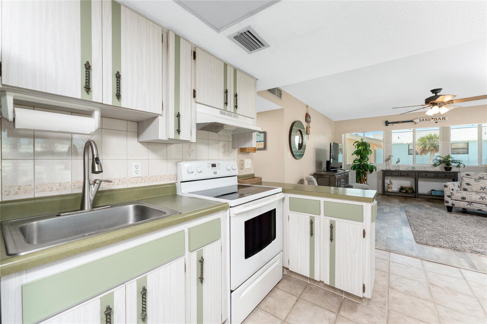 TIKI APTS BLDG 01 - Residential