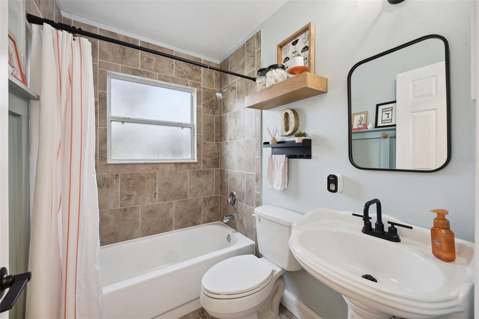 MIDDLETON OAKS - Residential