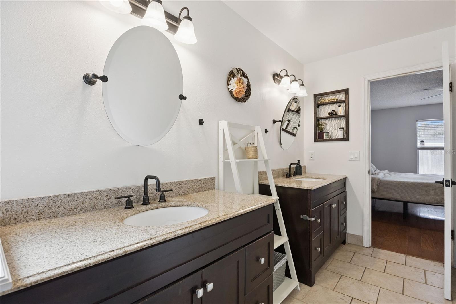 MIDDLETON OAKS - Residential