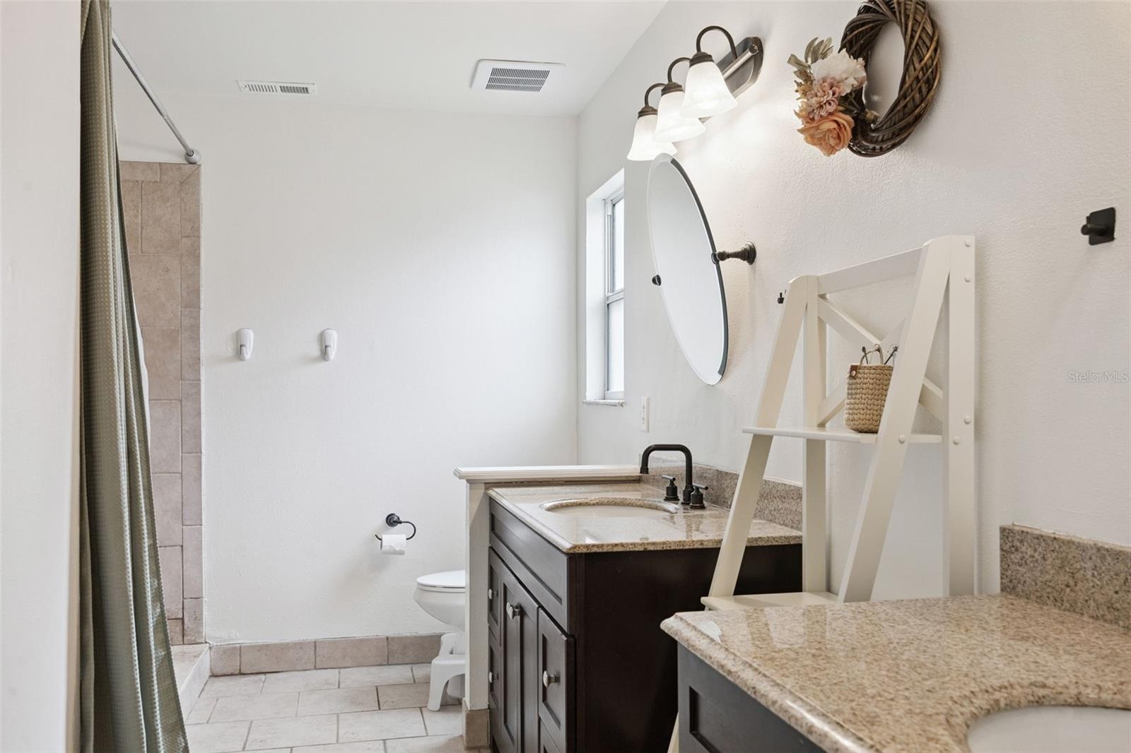 MIDDLETON OAKS - Residential