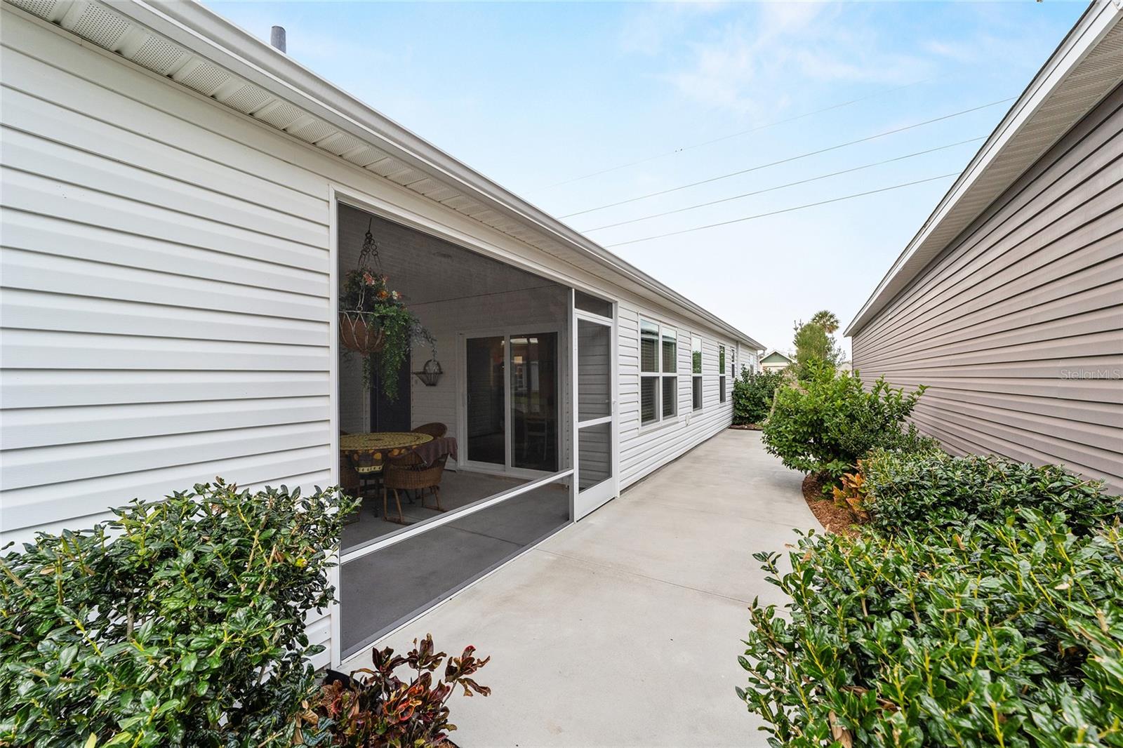 VILLAGES/SOUTHERN OAKS ELLIE V - Residential