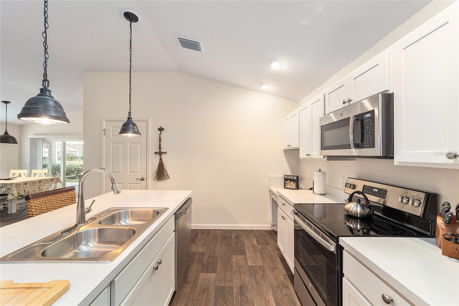 VILLAGES/SOUTHERN OAKS ELLIE V - Residential