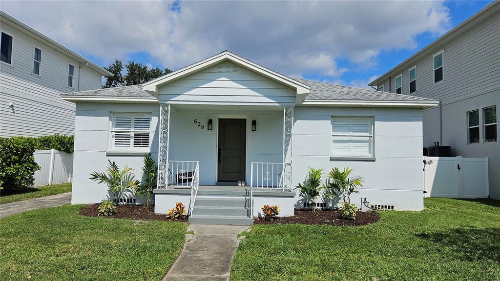 Photo of 609 Danube Avenue, Tampa, FL 33606 (MLS # TB8417631)