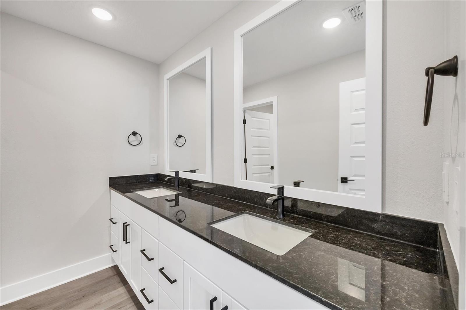 BB LIVING IN WELLEN PARK - Residential Lease