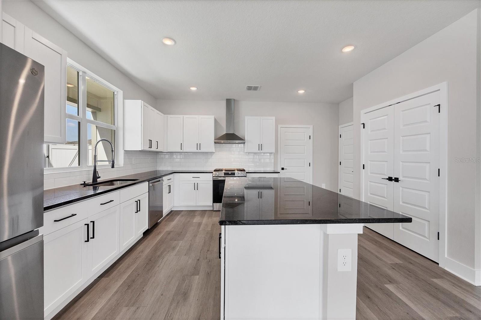 BB LIVING IN WELLEN PARK - Residential Lease
