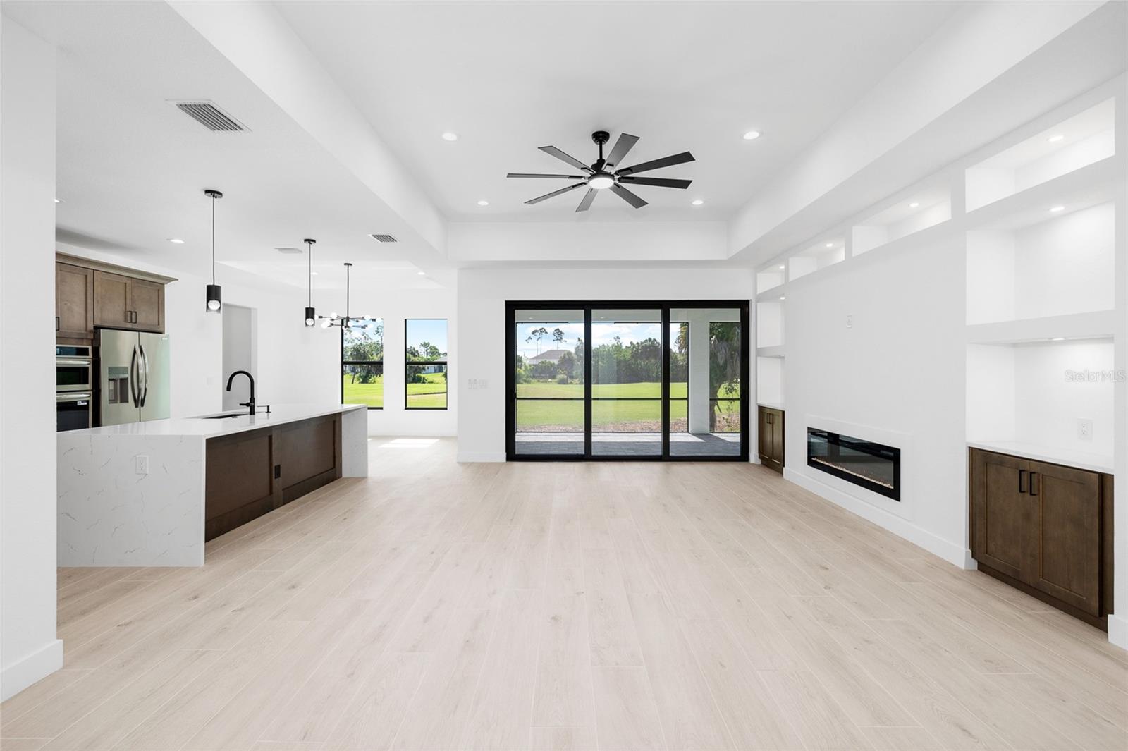ROTONDA WEST PINE VALLEY - Residential