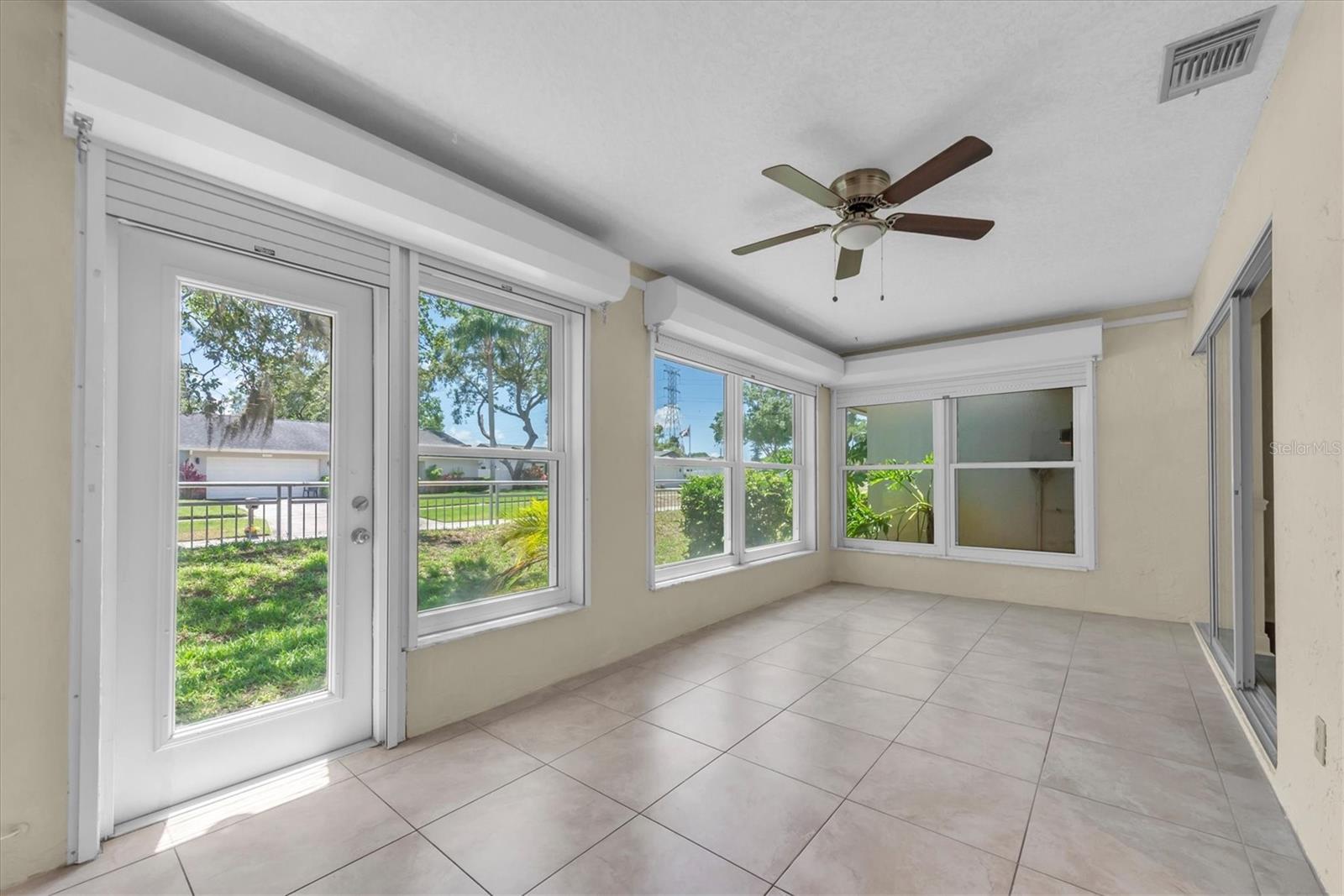 CHATEAUX WOODS CONDO - Residential