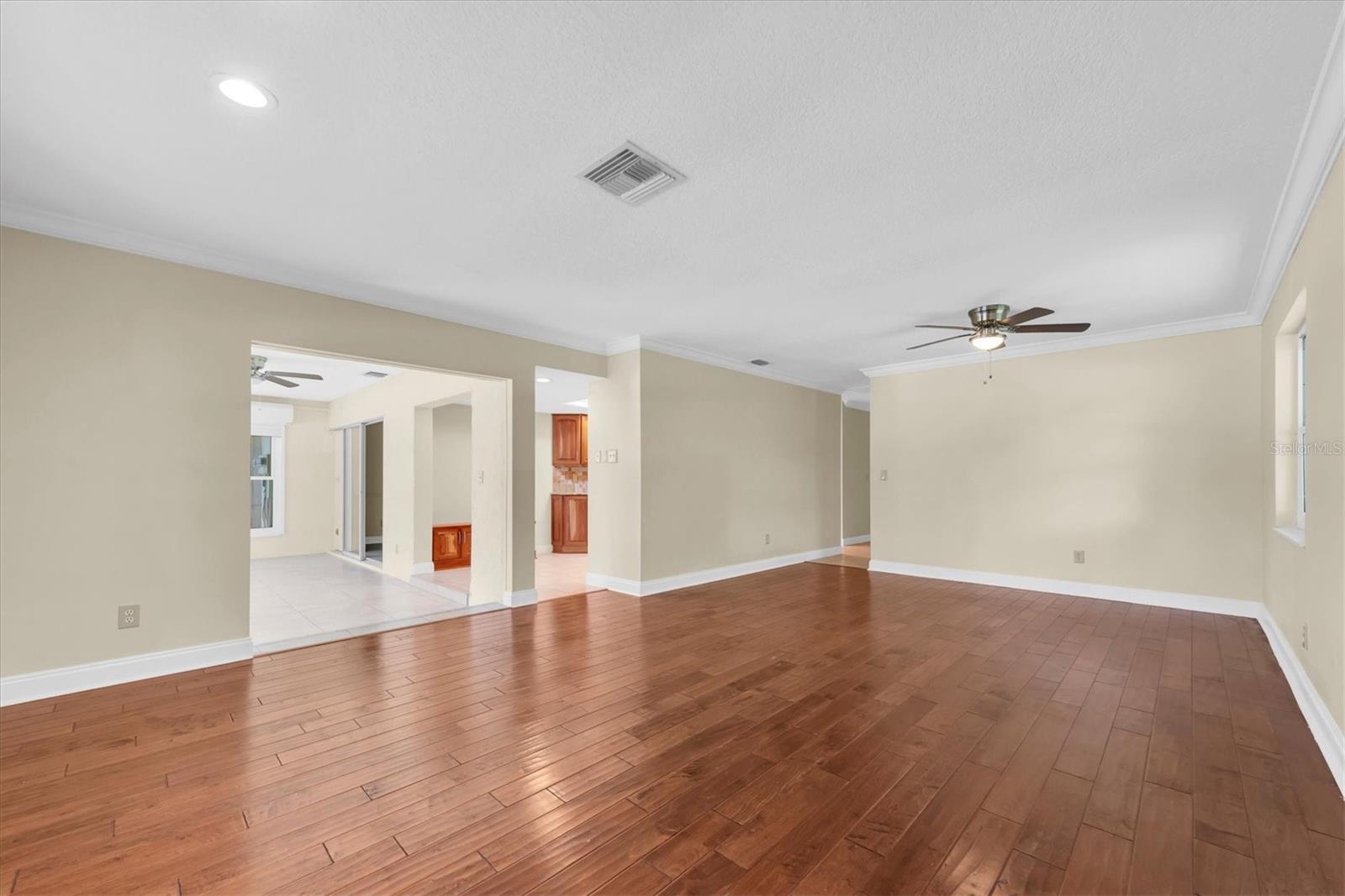 CHATEAUX WOODS CONDO - Residential