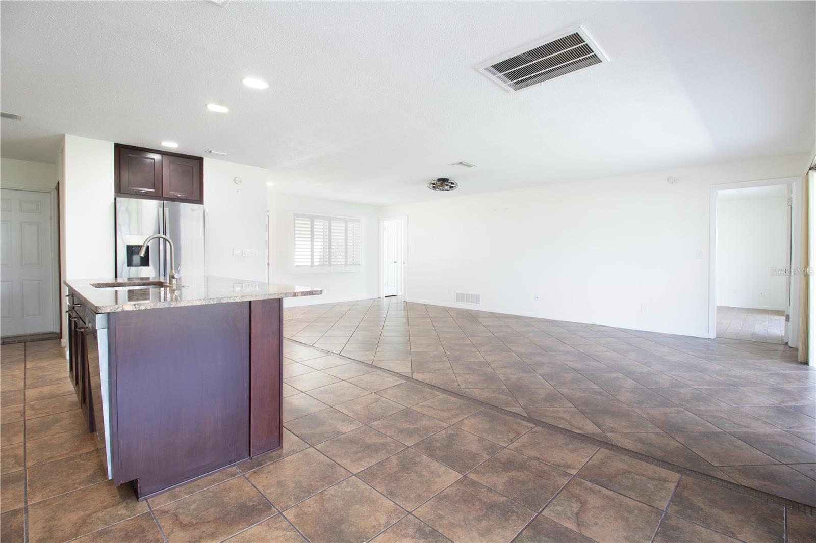 SEMINOLE-ON-THE-GREEN VILLAS - Residential