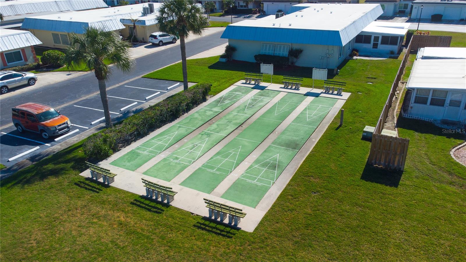 SEMINOLE-ON-THE-GREEN VILLAS - Residential