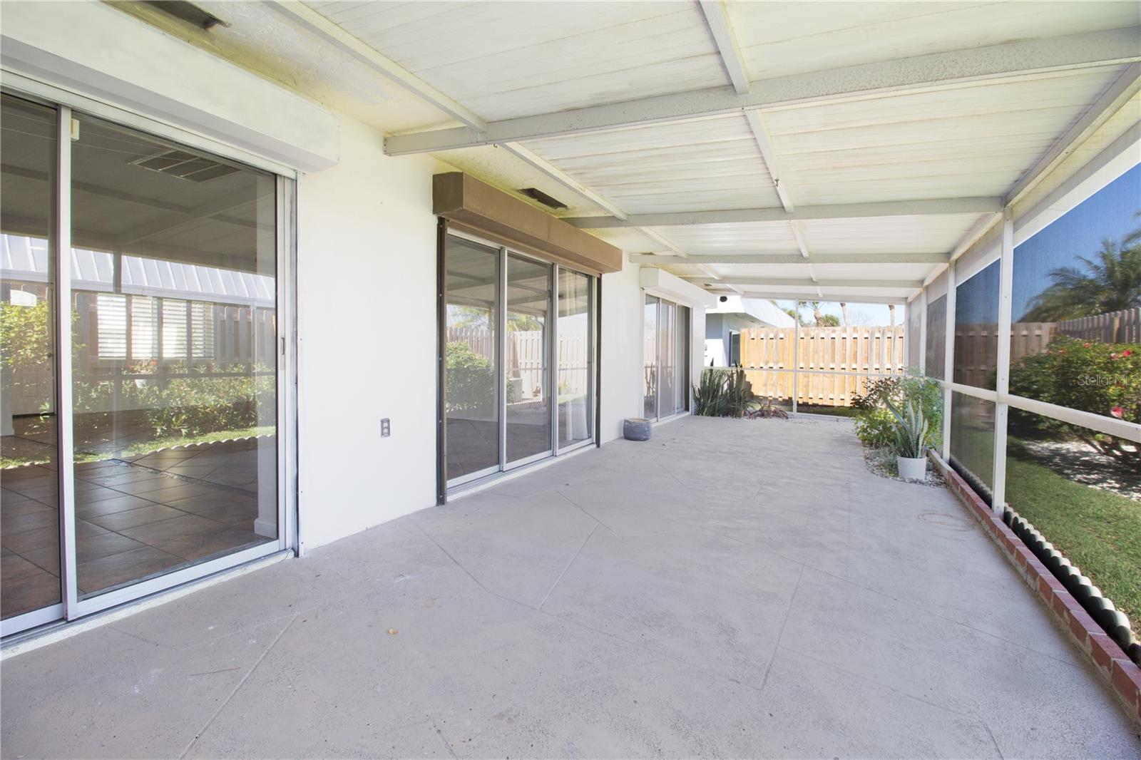 SEMINOLE-ON-THE-GREEN VILLAS - Residential