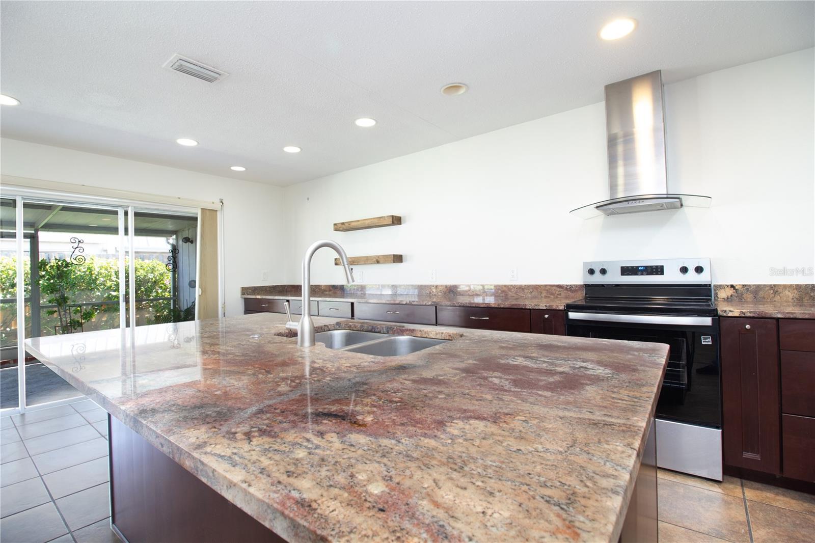 SEMINOLE-ON-THE-GREEN VILLAS - Residential