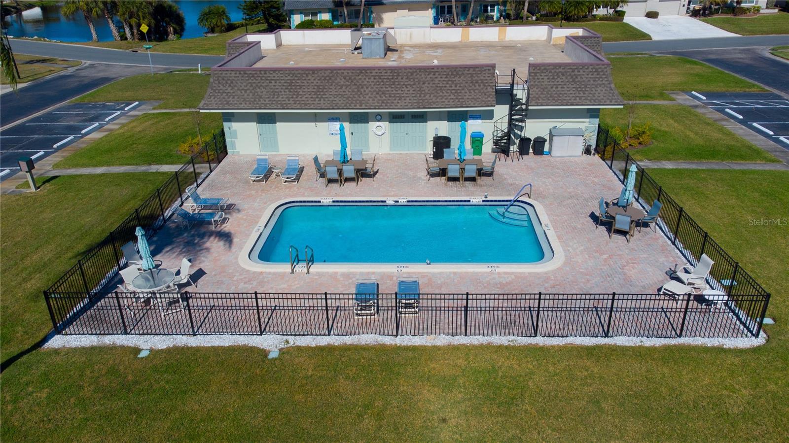 SEMINOLE-ON-THE-GREEN VILLAS - Residential