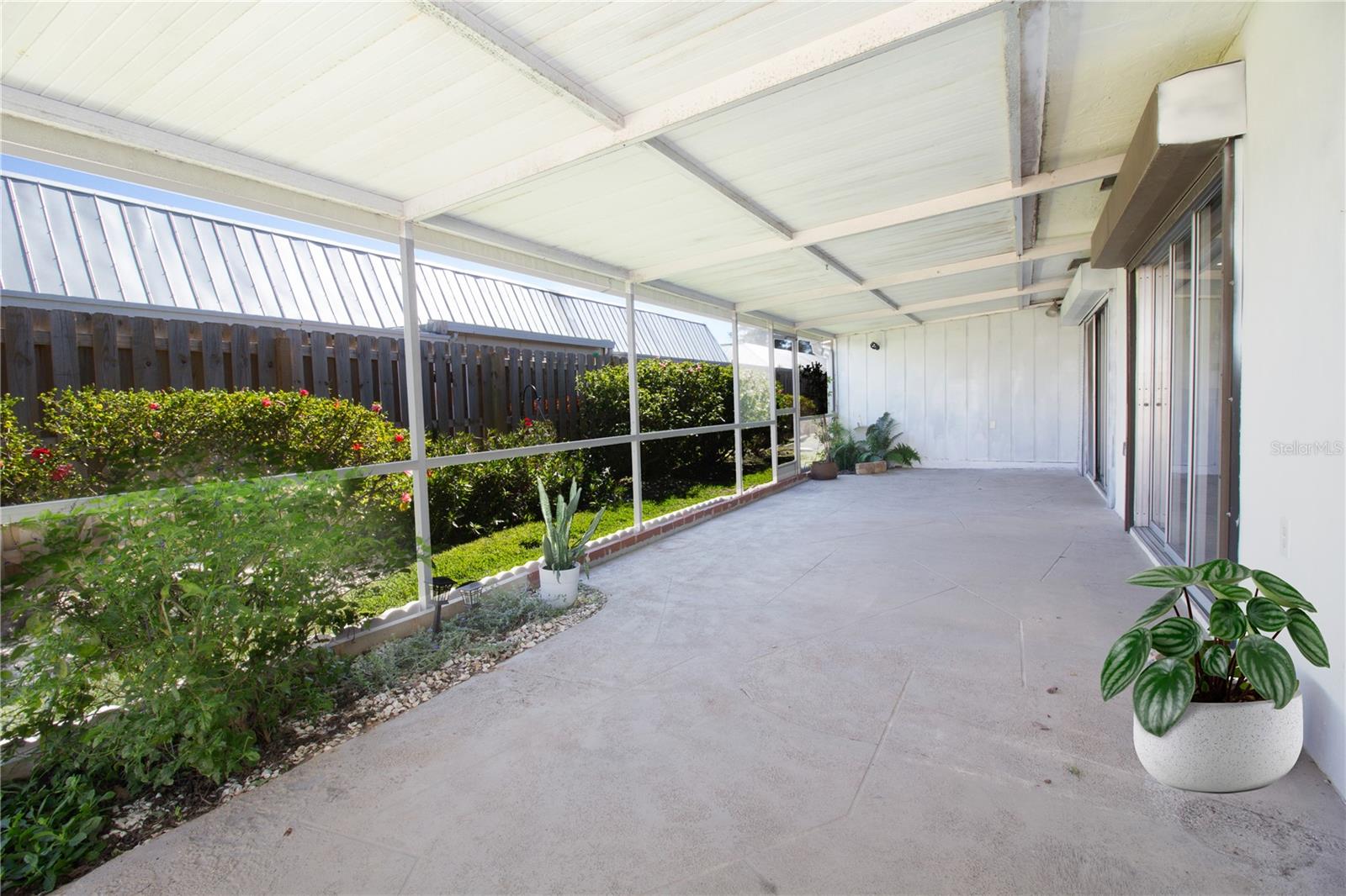 SEMINOLE-ON-THE-GREEN VILLAS - Residential