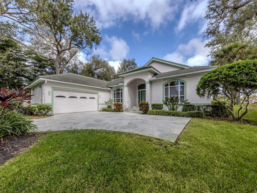 Photo of 828 Connemara Circle, Venice, FL 34292 (MLS # N6140926)