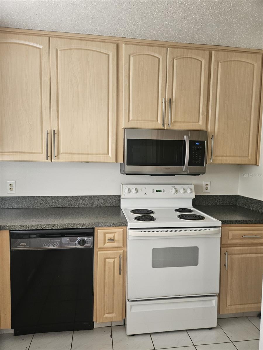 2700 BAYSHORE BOULEVARD 2B