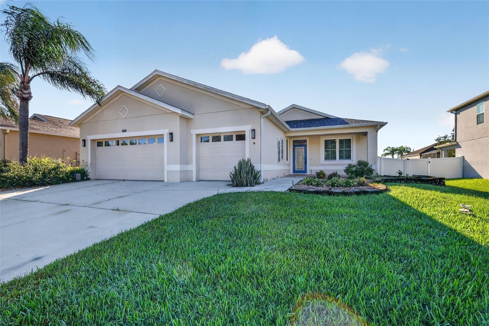 4913 ROYCE DRIVE
