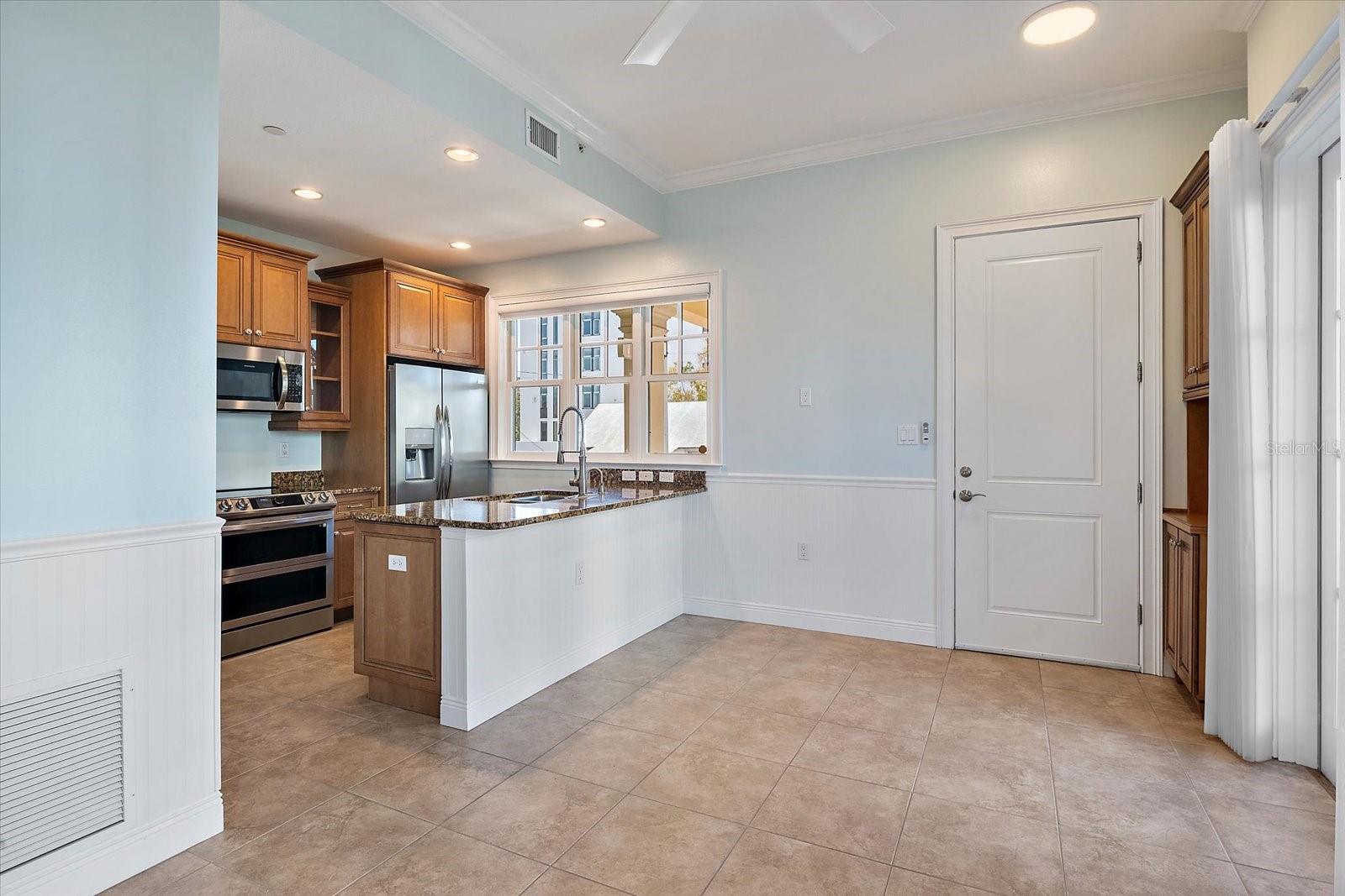 445 N ORANGE AVENUE 210