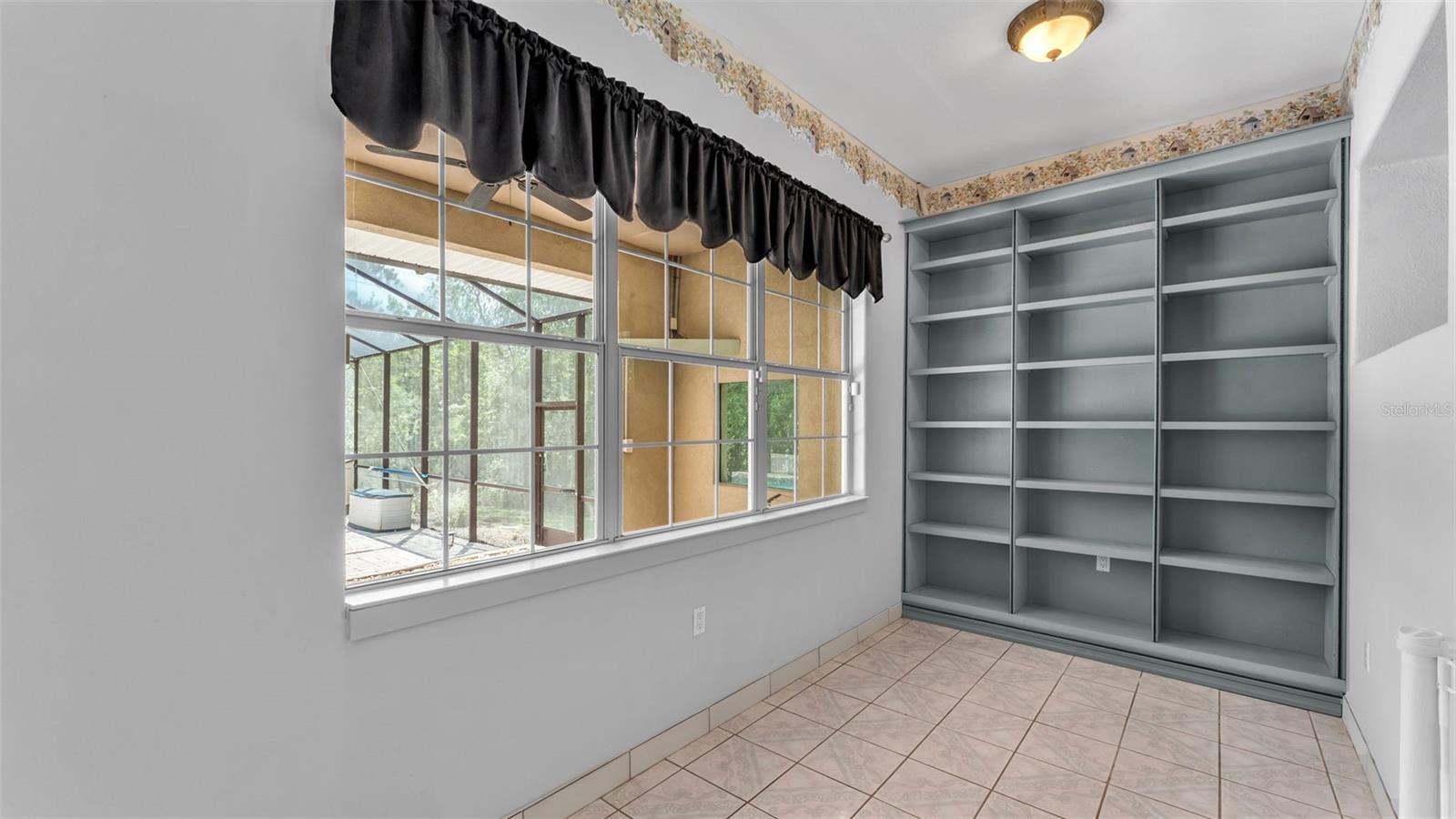 LAKELAND ACRES - Residential