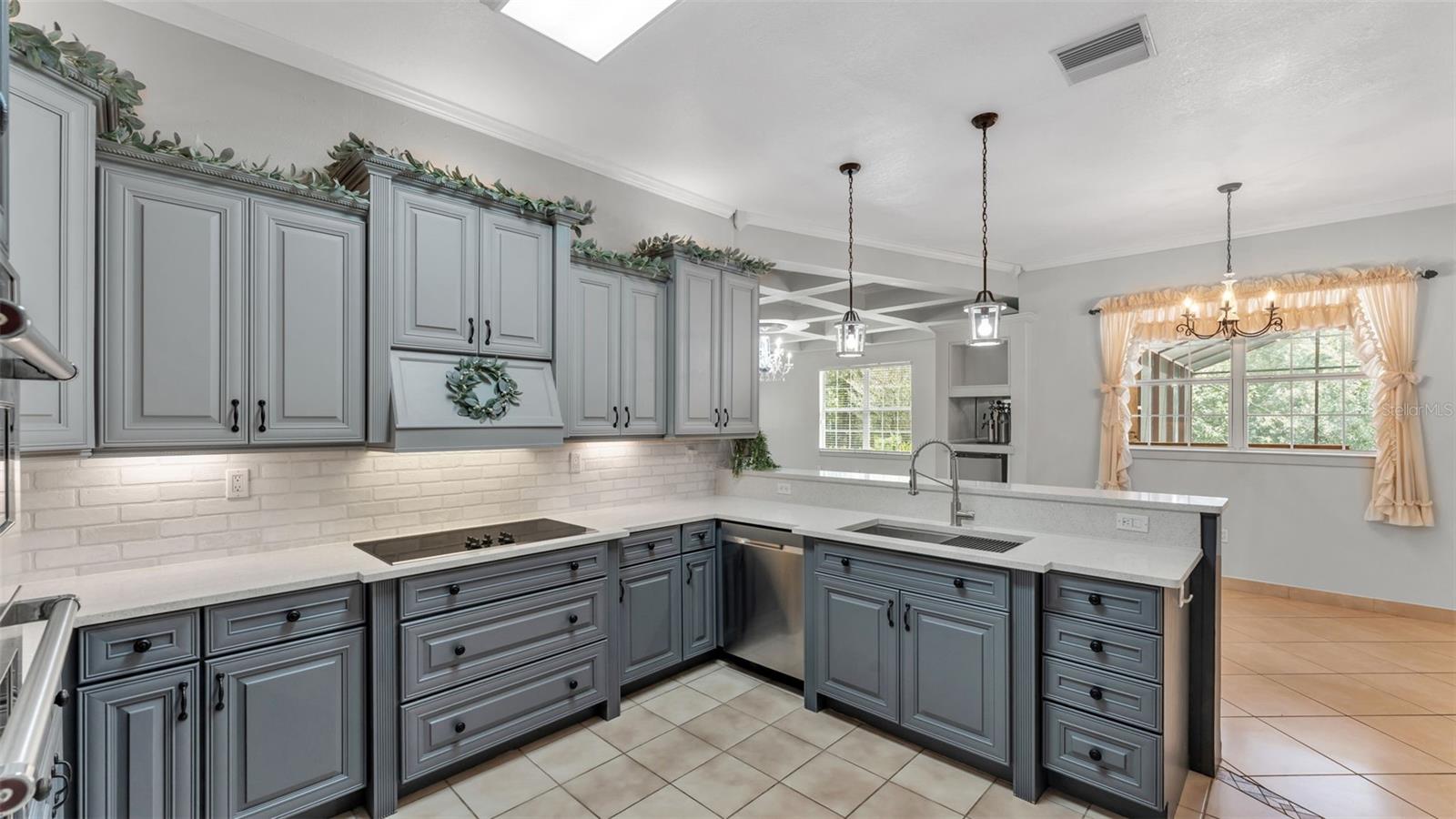 LAKELAND ACRES - Residential