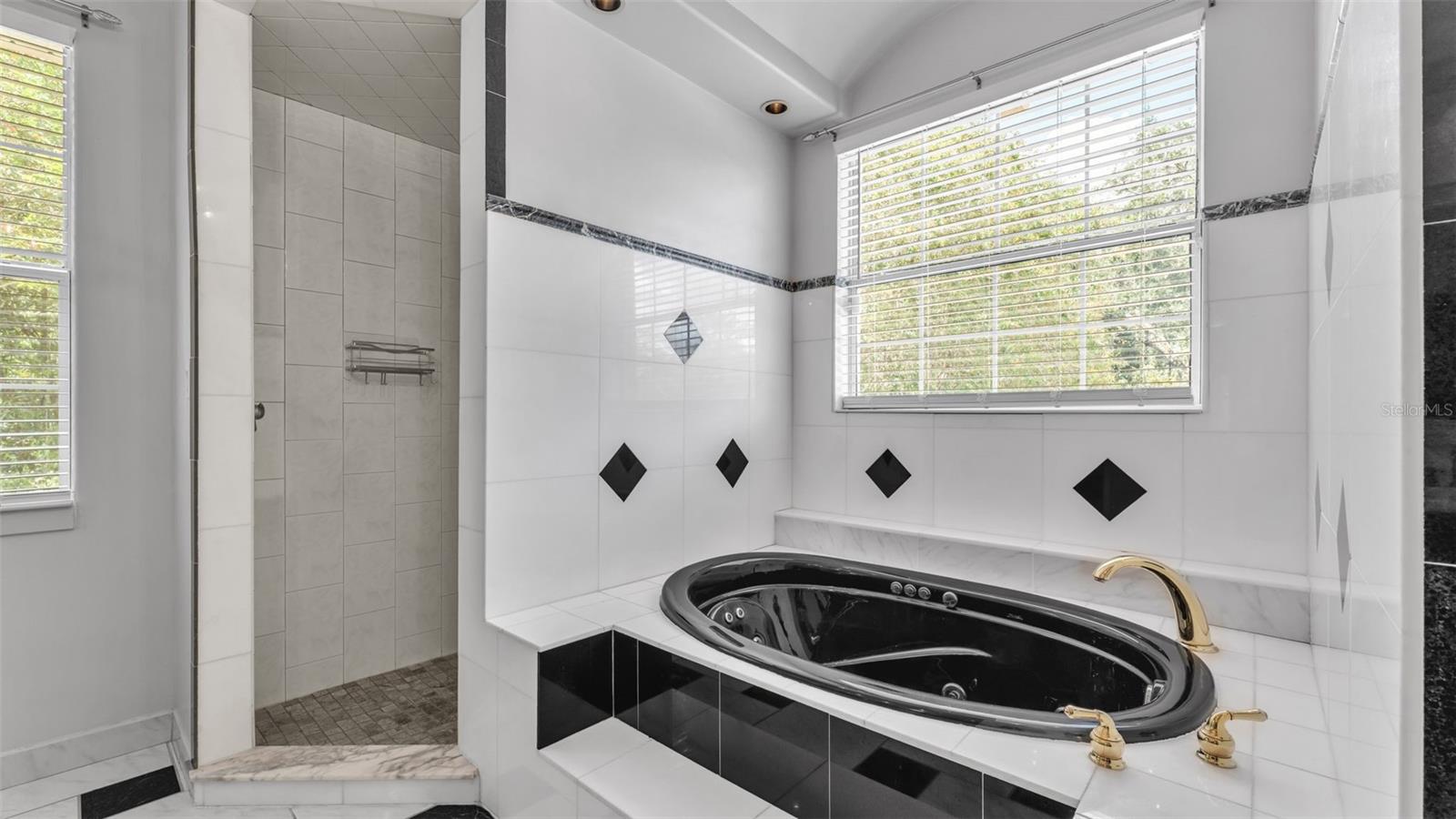 LAKELAND ACRES - Residential