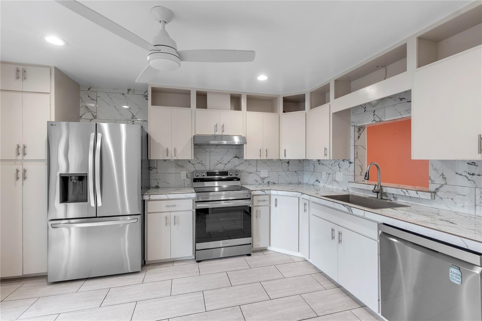 511 LAKESIDE DRIVE 511
