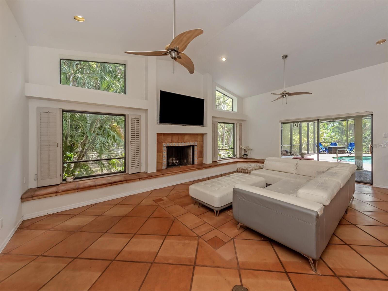 VENICE ACRES - Residential