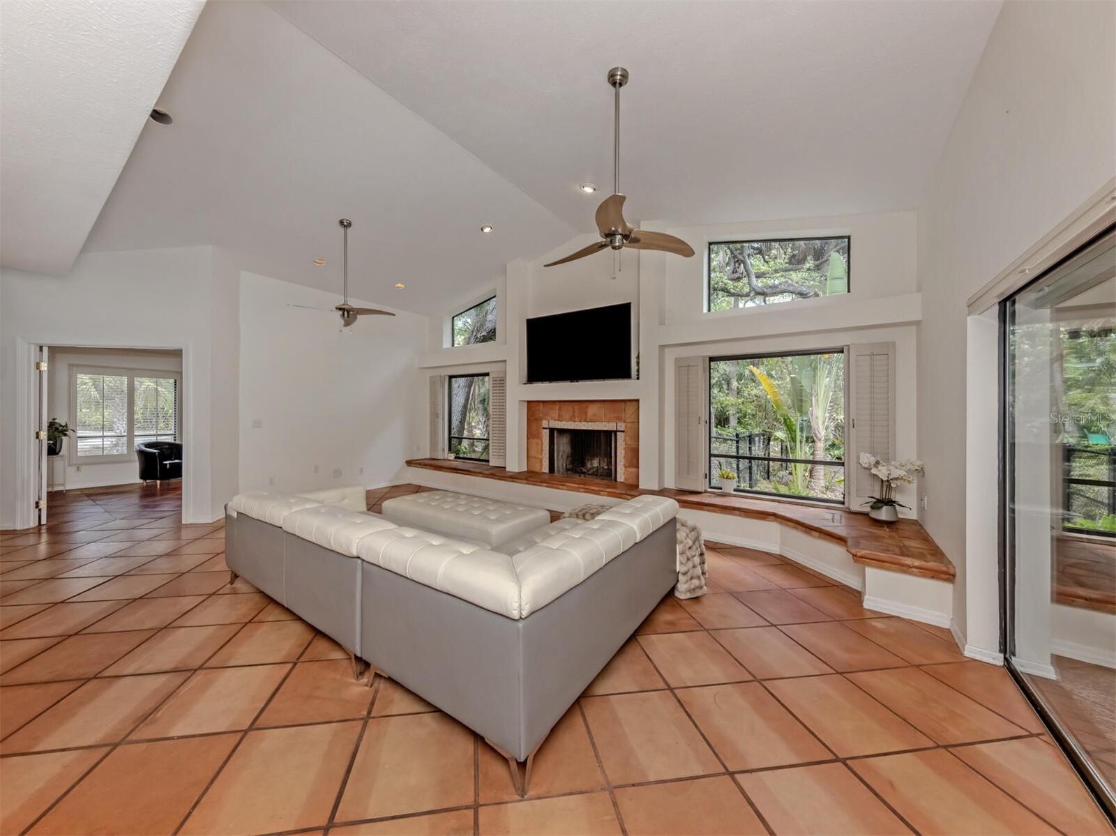 VENICE ACRES - Residential