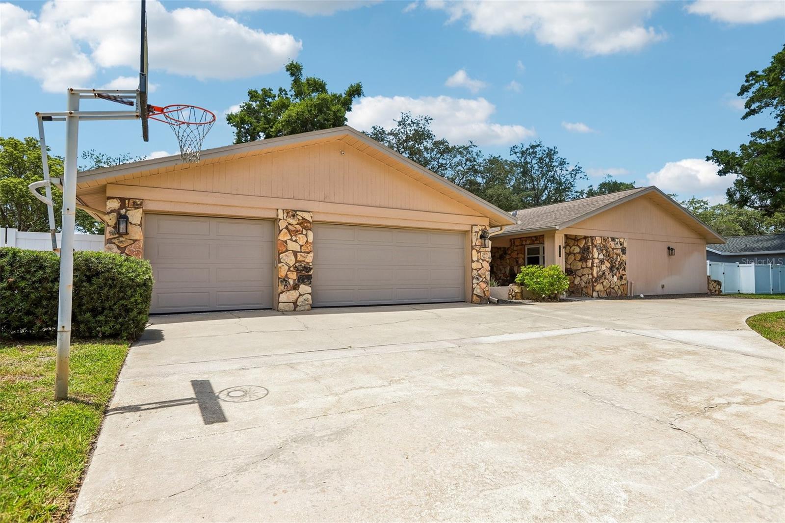 2424 SUNDANCER DRIVE