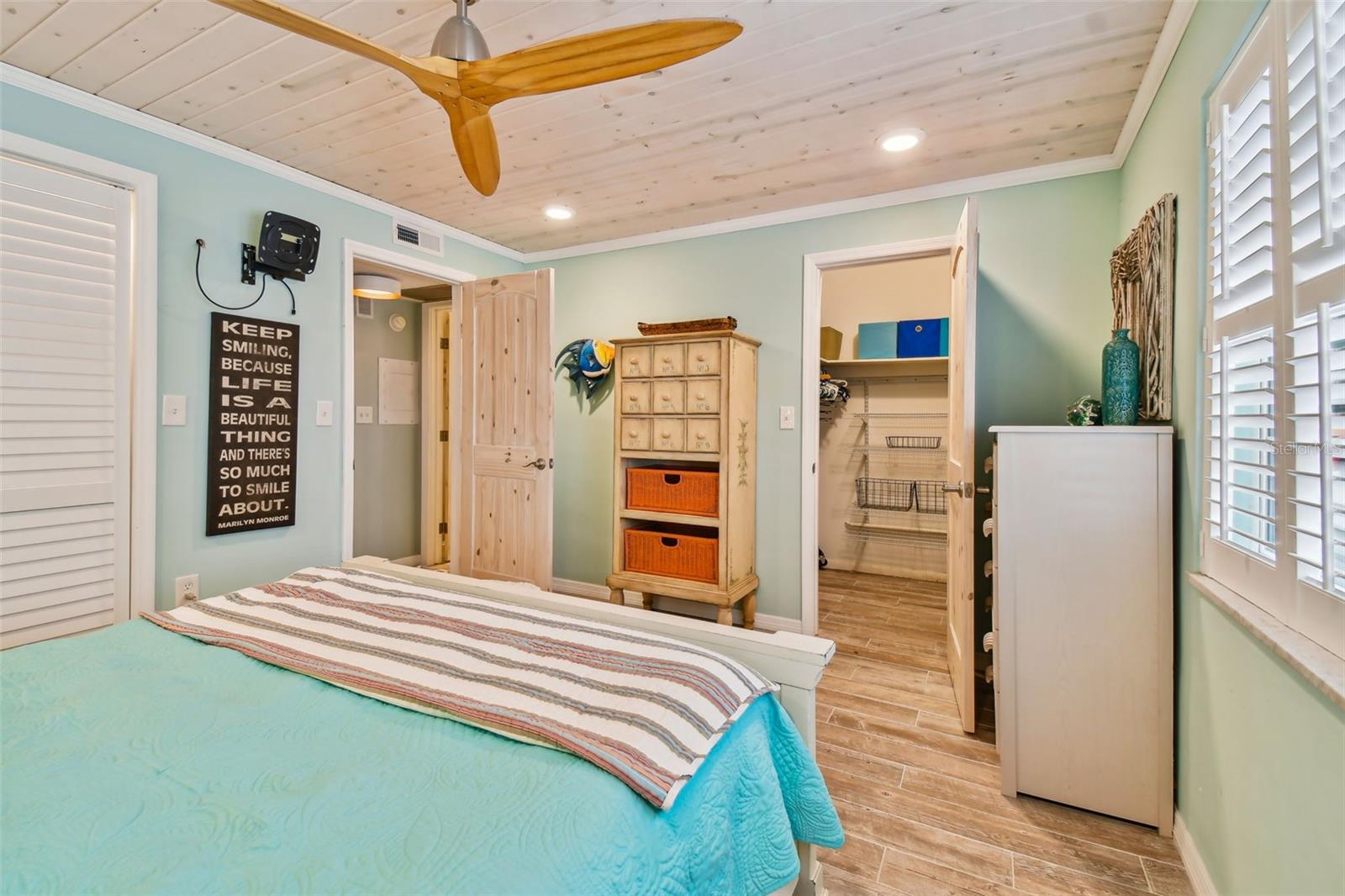 VELVET CLOAKE CONDO - Residential