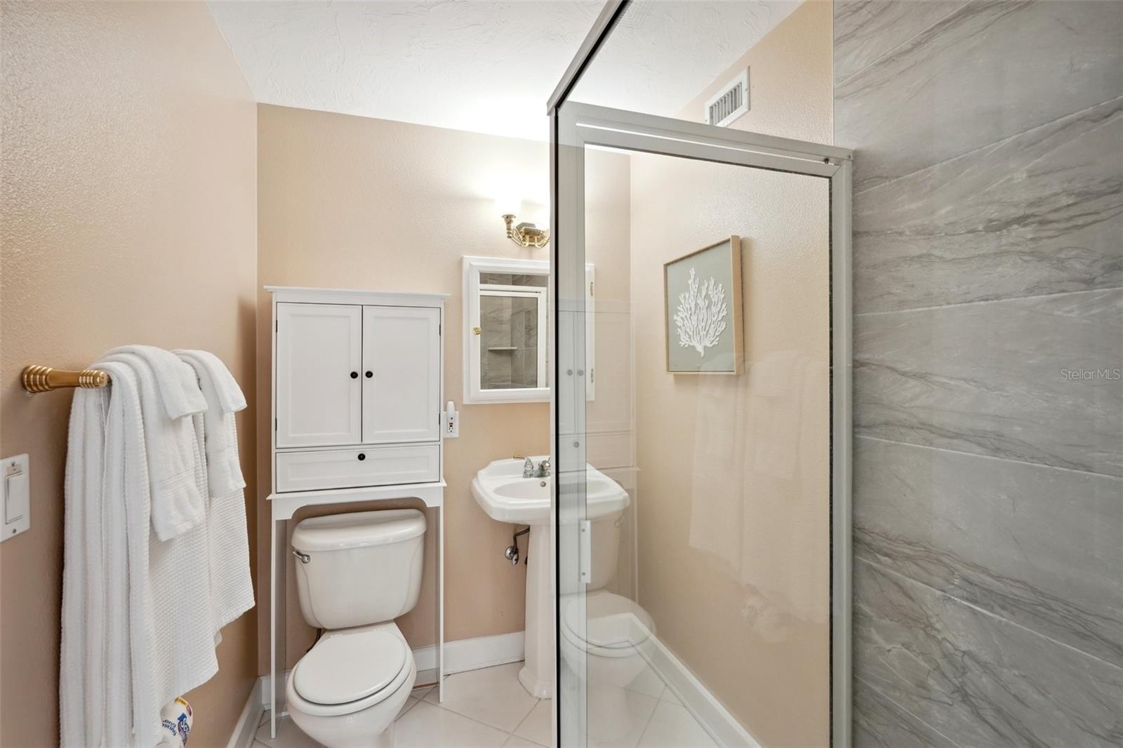 ST ARMANDS DIV/JOHN RINGLING E - Residential Lease