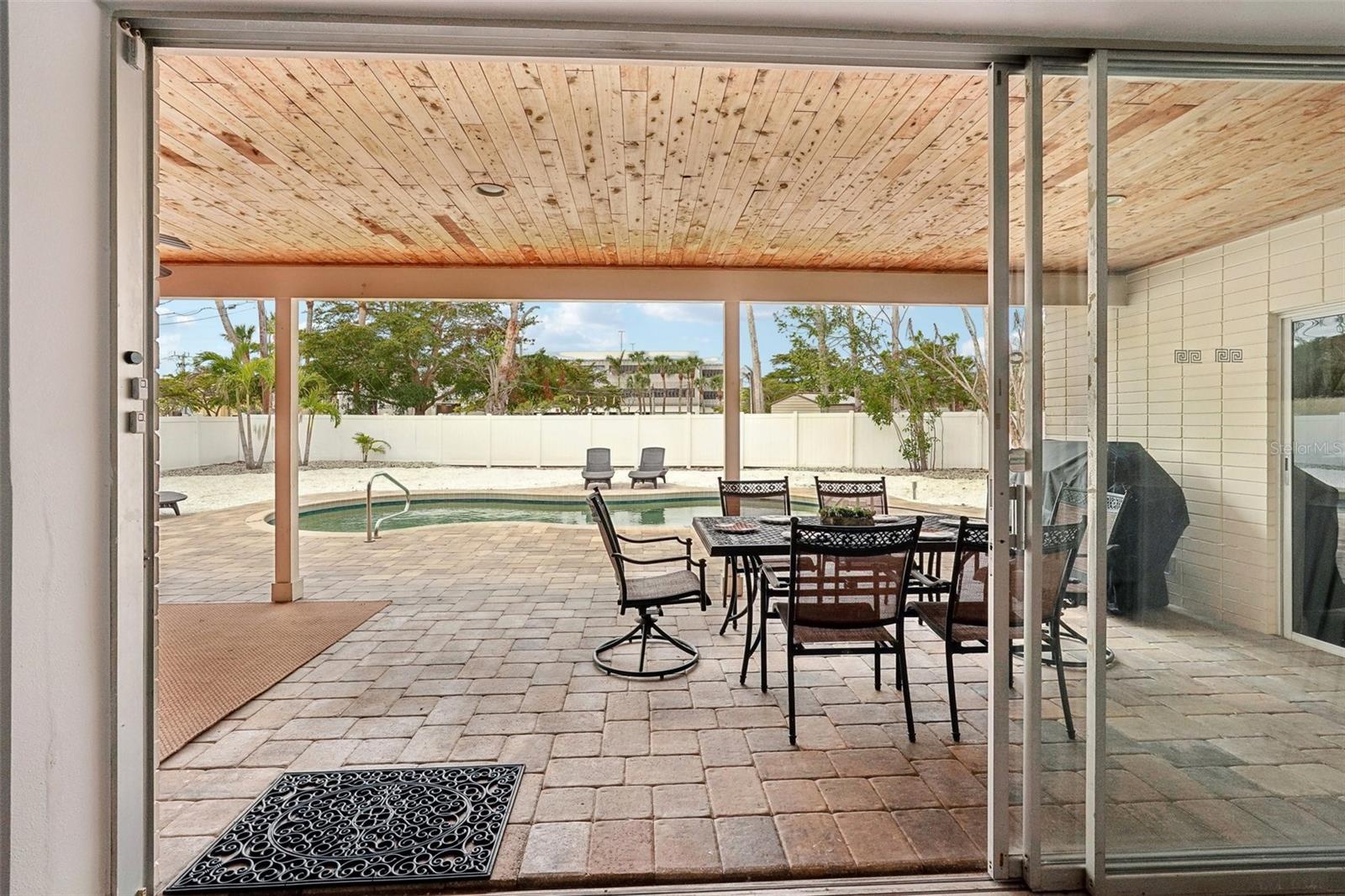 ST ARMANDS DIV/JOHN RINGLING E - Residential Lease