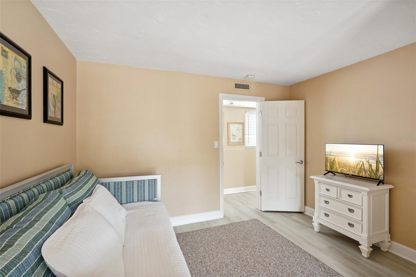 ST ARMANDS DIV/JOHN RINGLING E - Residential Lease