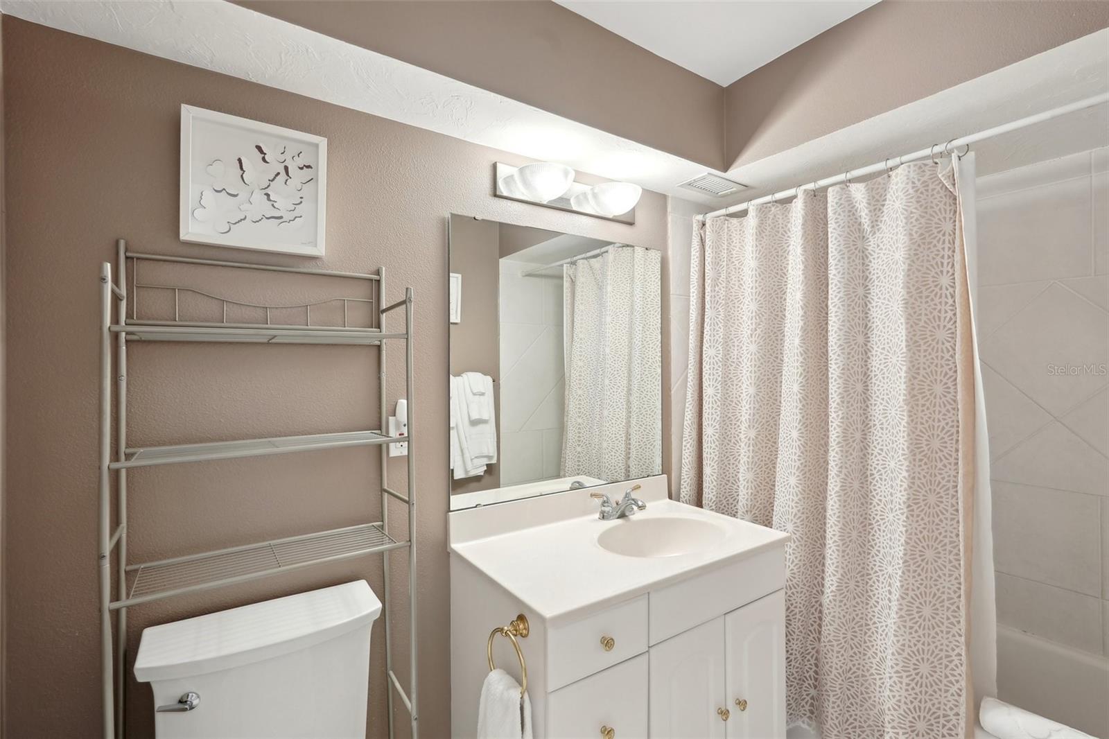 ST ARMANDS DIV/JOHN RINGLING E - Residential Lease