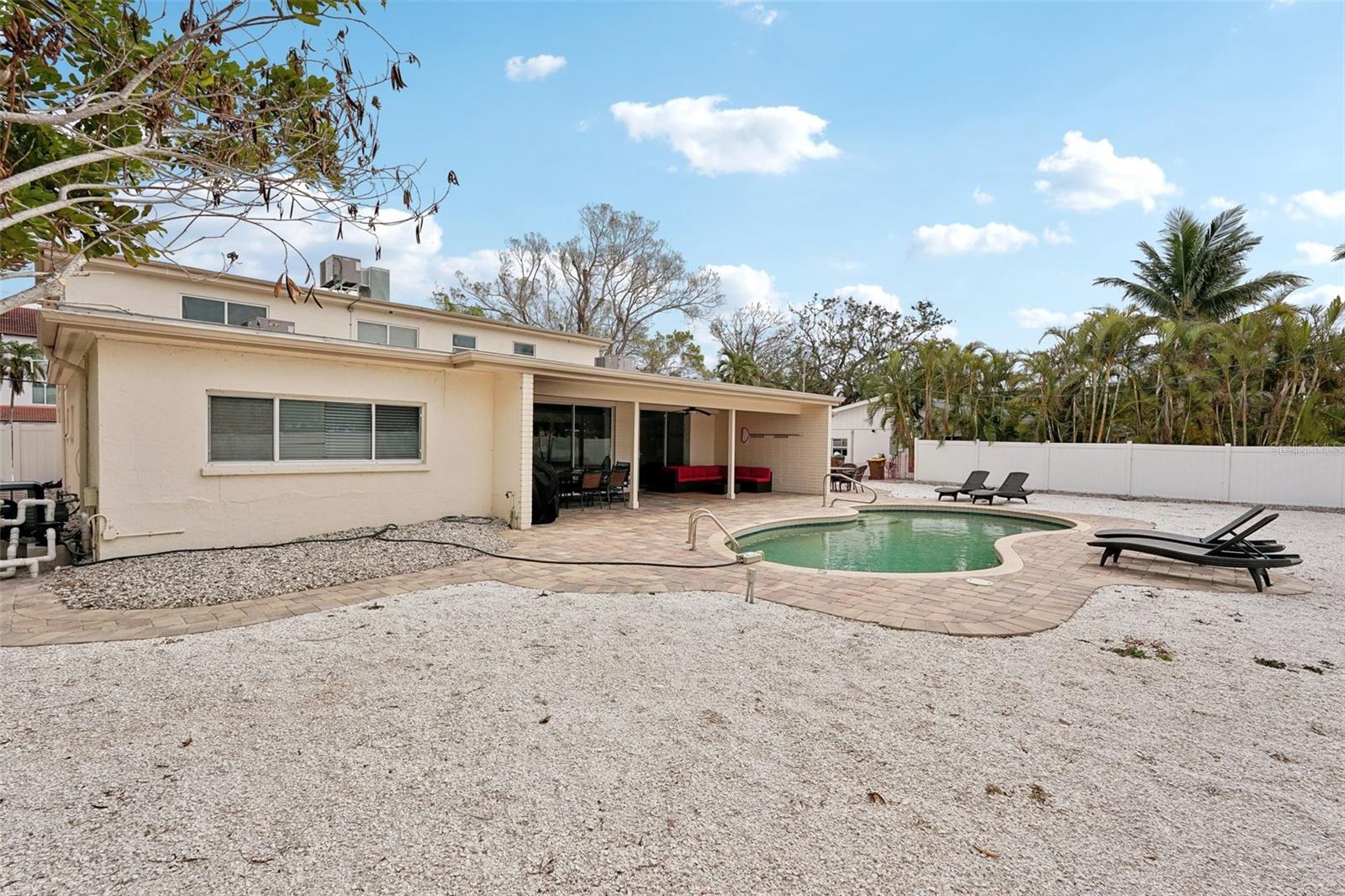 ST ARMANDS DIV/JOHN RINGLING E - Residential Lease