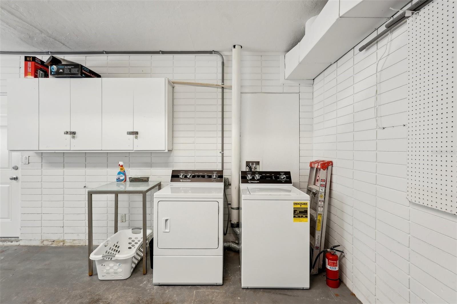 ST ARMANDS DIV/JOHN RINGLING E - Residential Lease