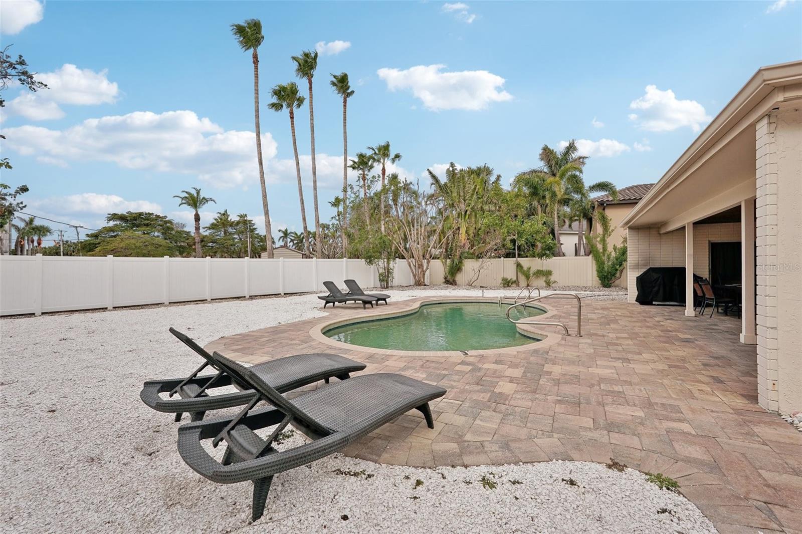 ST ARMANDS DIV/JOHN RINGLING E - Residential Lease