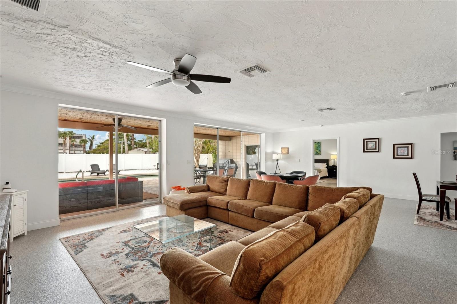 ST ARMANDS DIV/JOHN RINGLING E - Residential Lease