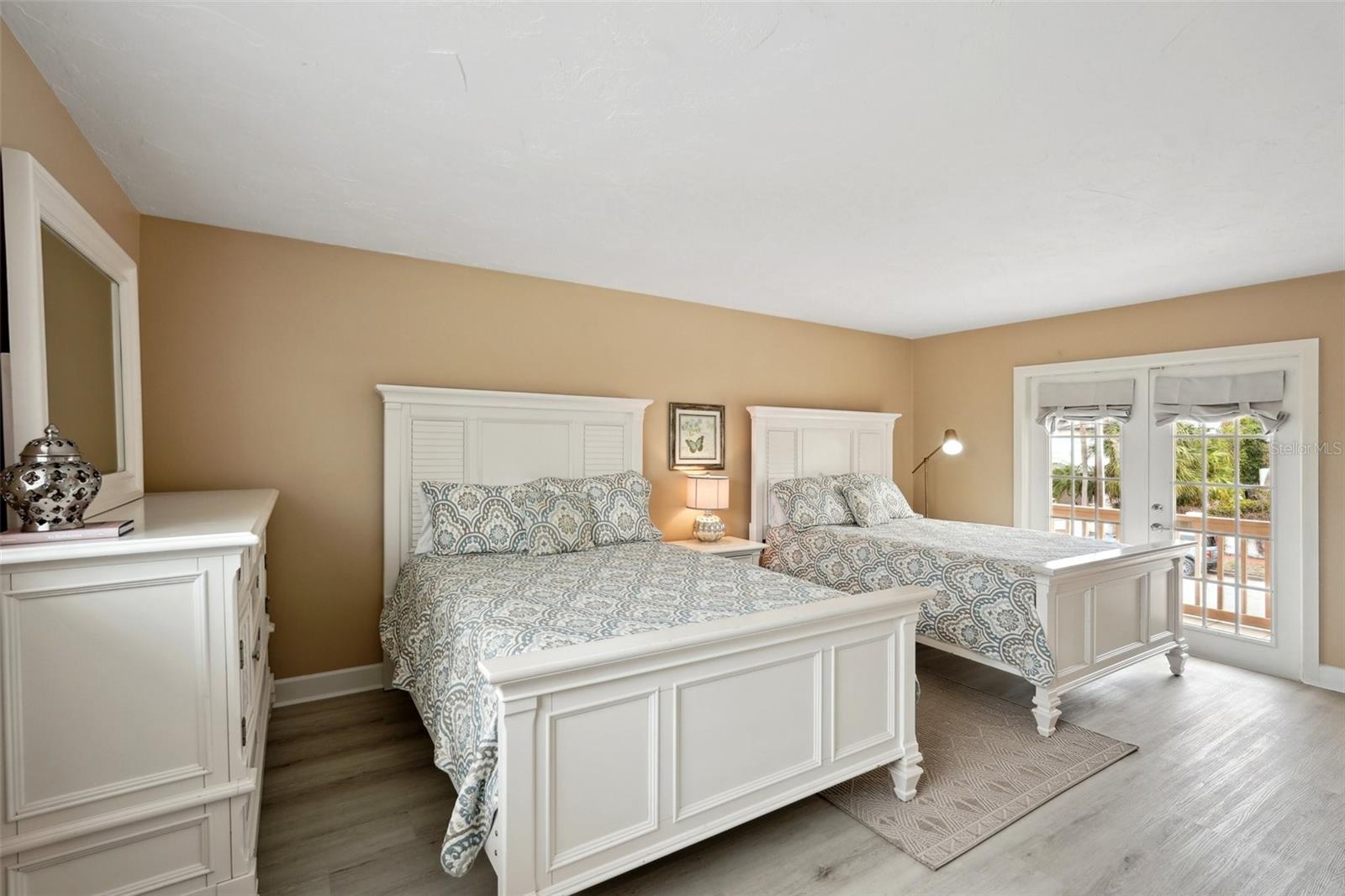 ST ARMANDS DIV/JOHN RINGLING E - Residential Lease