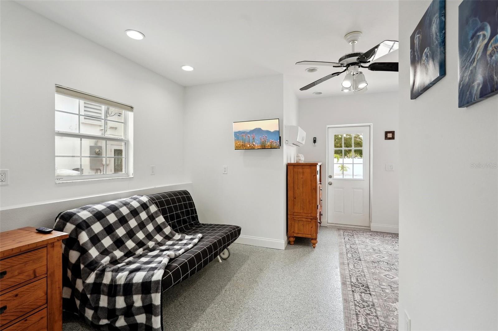 ST ARMANDS DIV/JOHN RINGLING E - Residential Lease